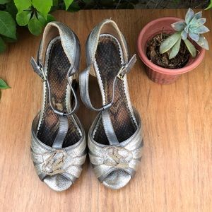 ☀️ Charles David Metallic Silver Wedges